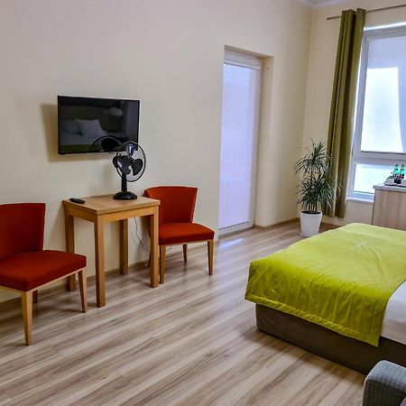 Antonińska Hotel&Apartamenty Leszno  Bagian luar foto