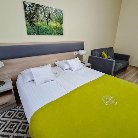 Antonińska Hotel&Apartamenty Leszno  Bagian luar foto