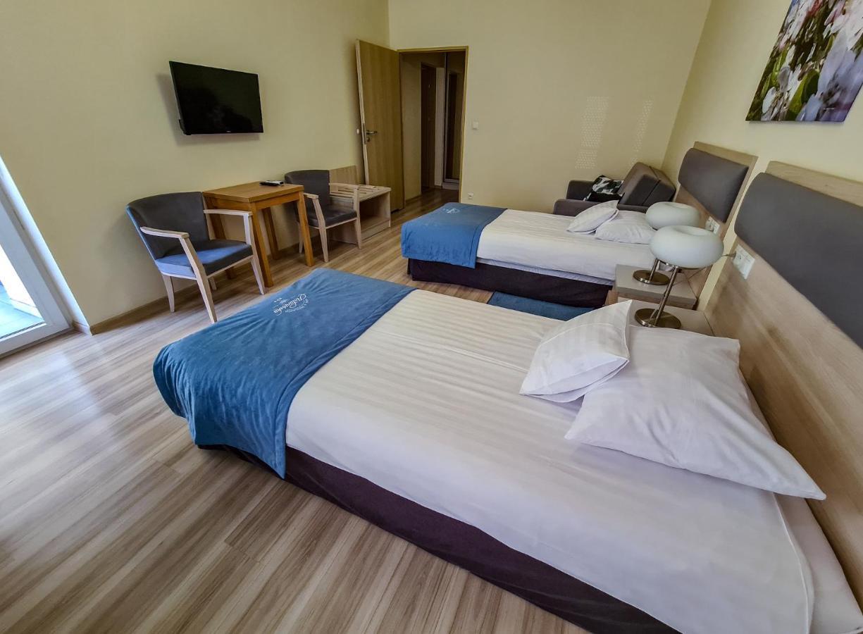 Antonińska Hotel&Apartamenty Leszno  Bagian luar foto
