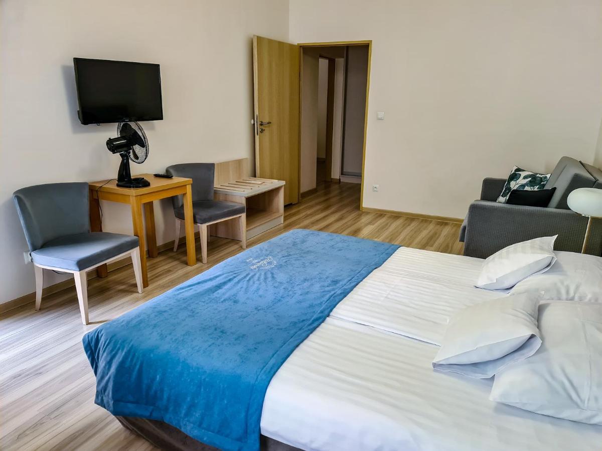 Antonińska Hotel&Apartamenty Leszno  Bagian luar foto