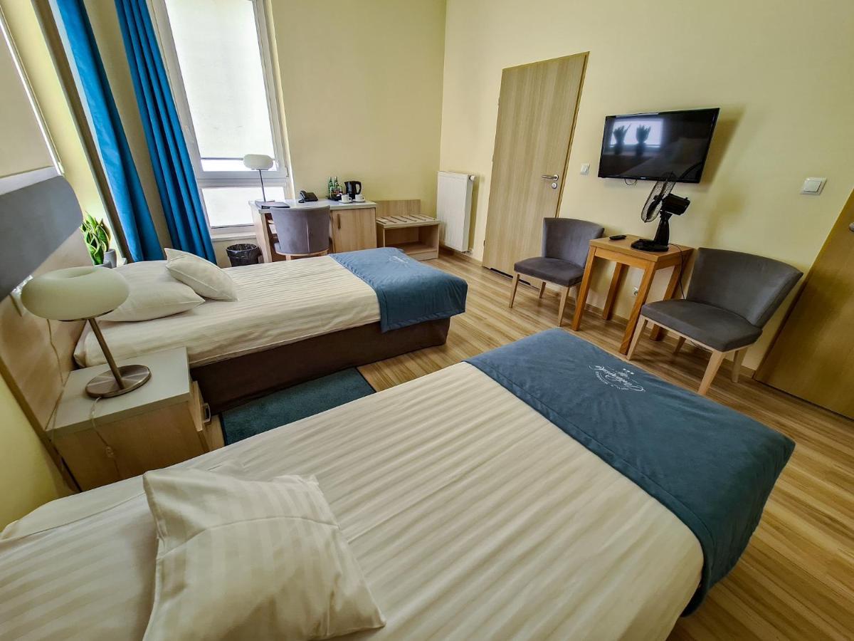 Antonińska Hotel&Apartamenty Leszno  Bagian luar foto