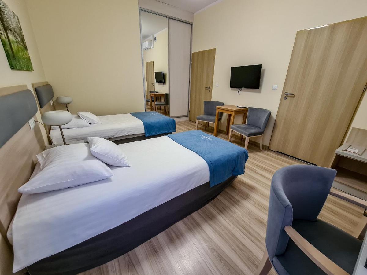 Antonińska Hotel&Apartamenty Leszno  Bagian luar foto