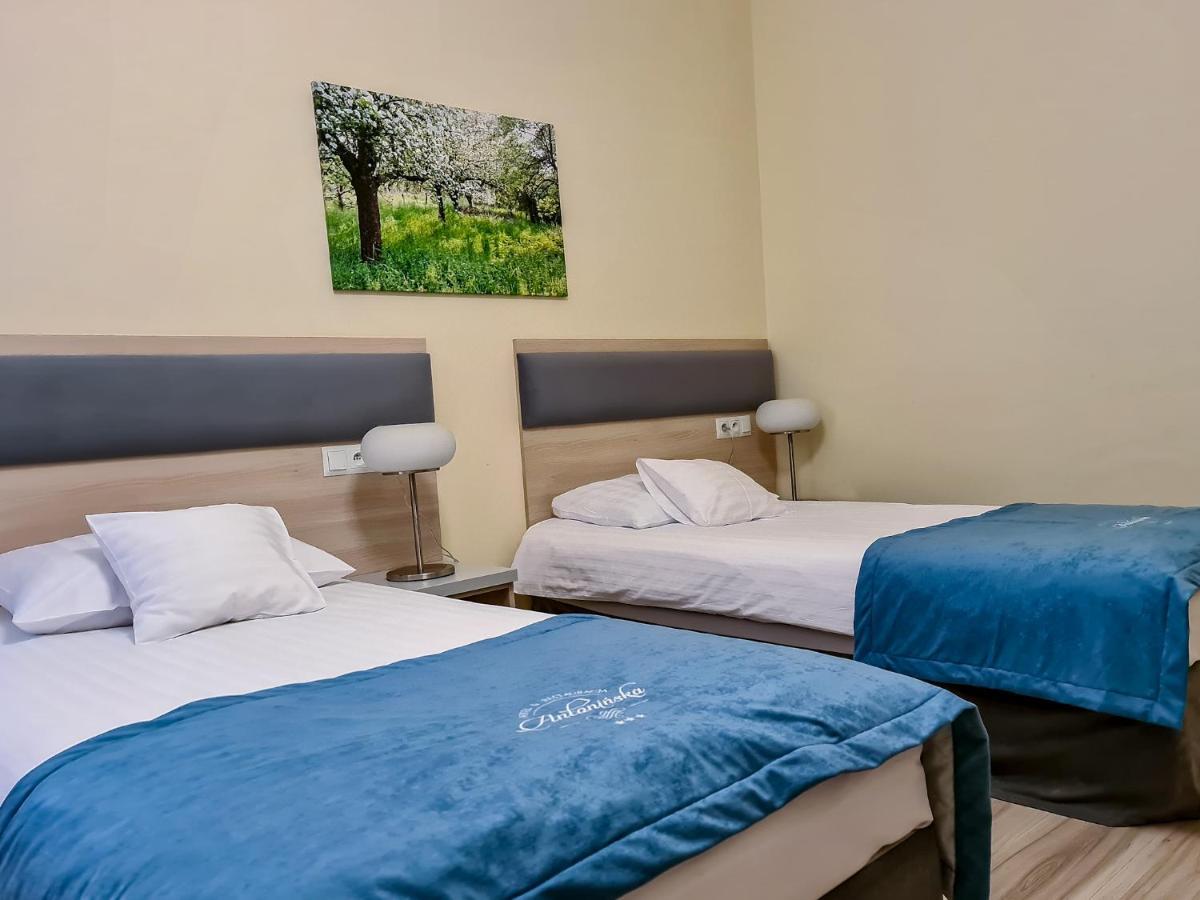 Antonińska Hotel&Apartamenty Leszno  Bagian luar foto