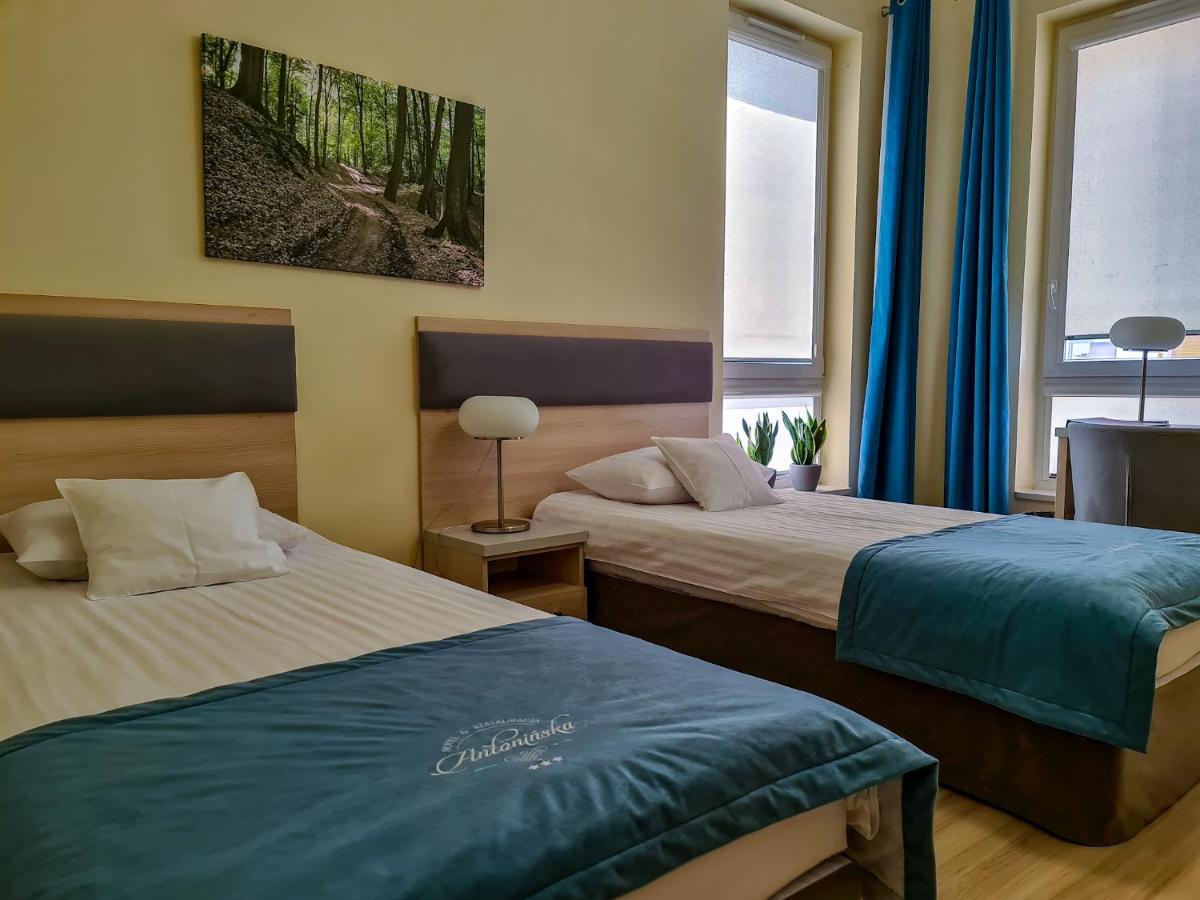 Antonińska Hotel&Apartamenty Leszno  Bagian luar foto