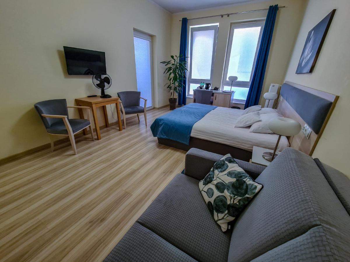 Antonińska Hotel&Apartamenty Leszno  Bagian luar foto