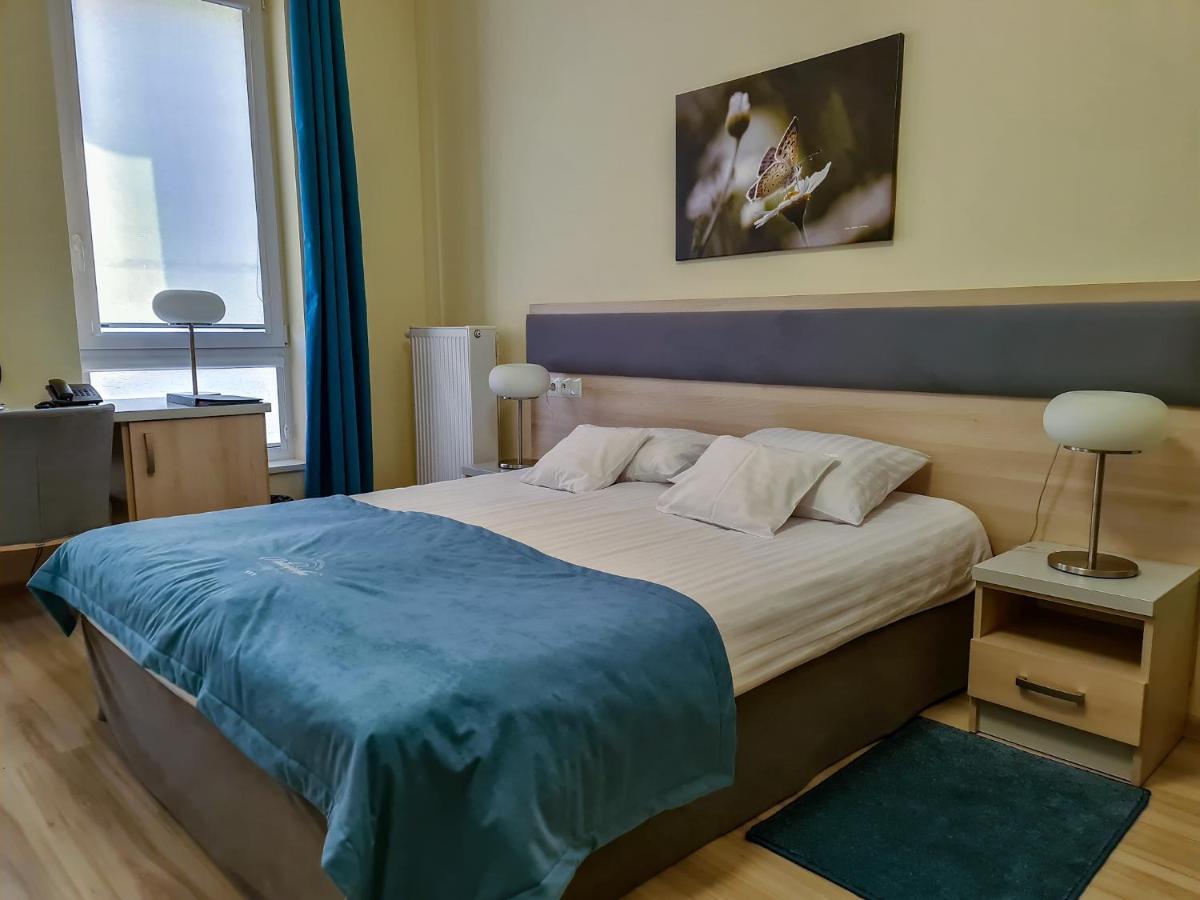 Antonińska Hotel&Apartamenty Leszno  Bagian luar foto