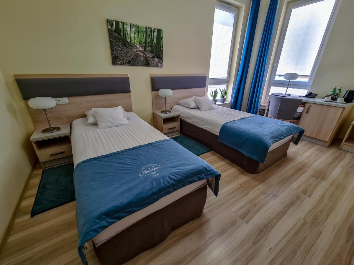 Antonińska Hotel&Apartamenty Leszno  Bagian luar foto