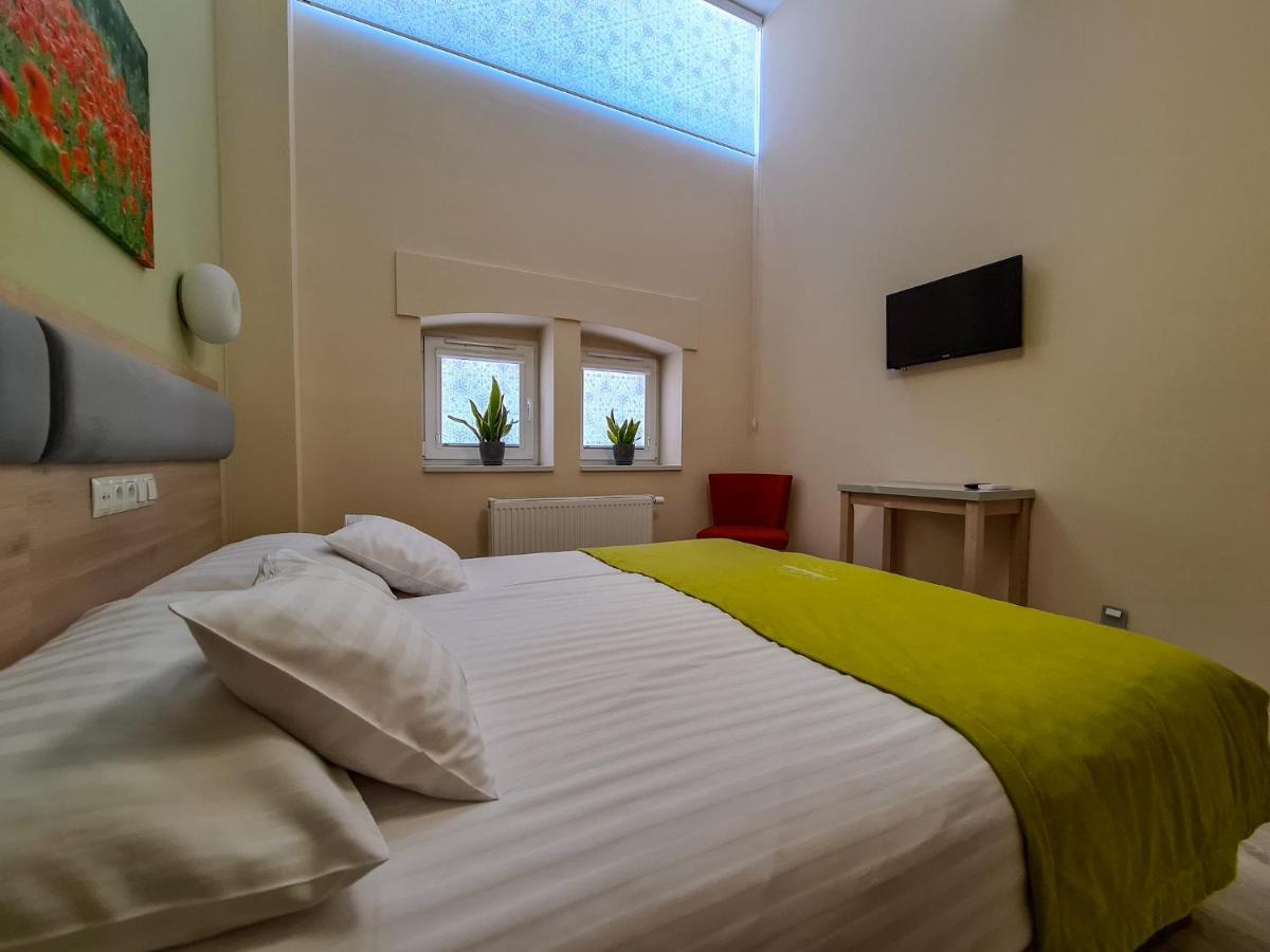 Antonińska Hotel&Apartamenty Leszno  Bagian luar foto