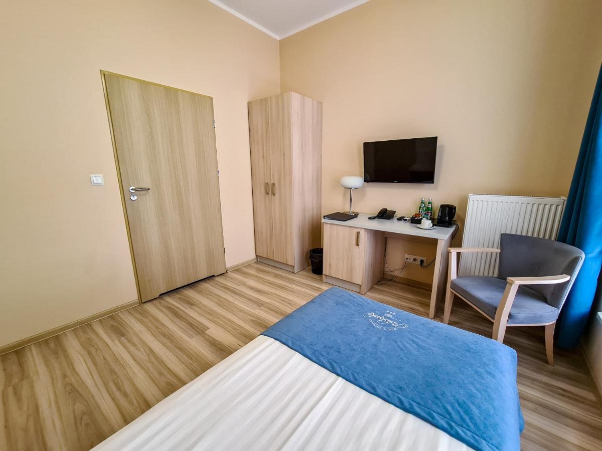 Antonińska Hotel&Apartamenty Leszno  Bagian luar foto
