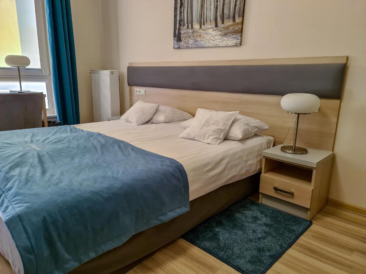 Antonińska Hotel&Apartamenty Leszno  Bagian luar foto