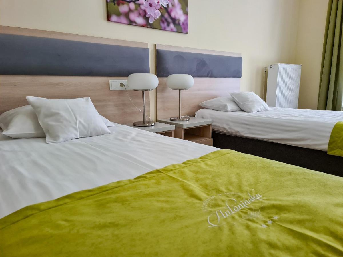 Antonińska Hotel&Apartamenty Leszno  Bagian luar foto