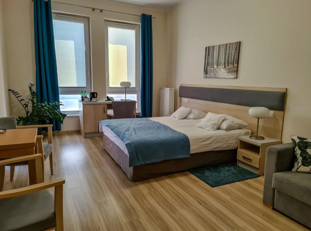 Antonińska Hotel&Apartamenty Leszno  Bagian luar foto
