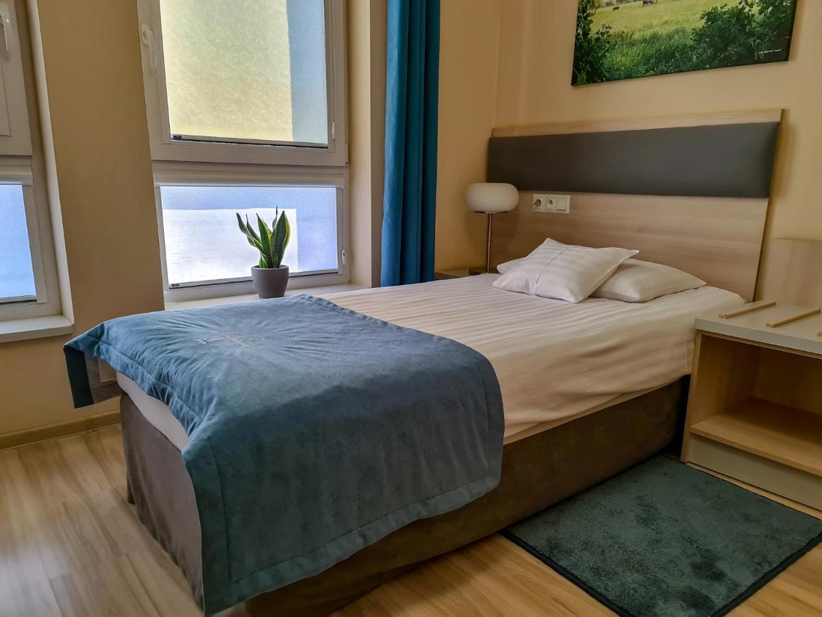 Antonińska Hotel&Apartamenty Leszno  Bagian luar foto
