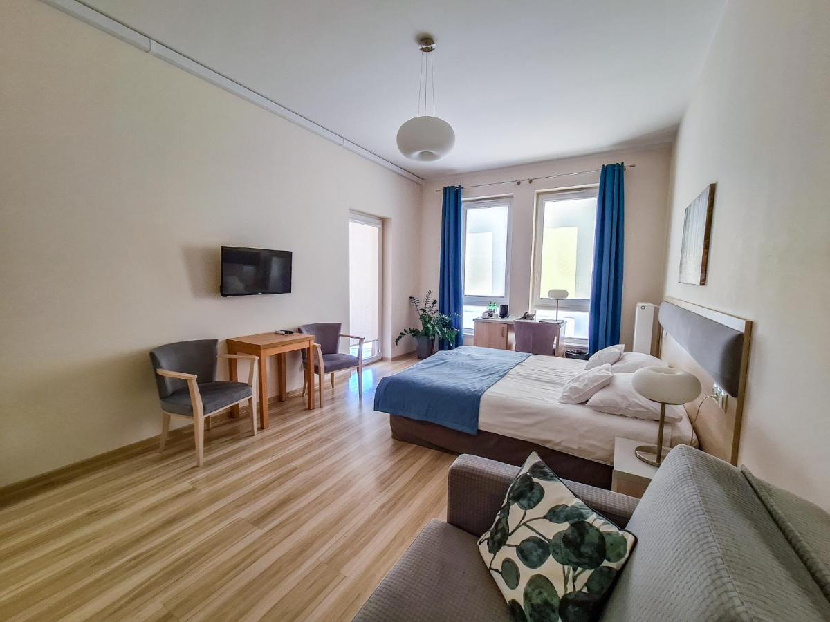 Antonińska Hotel&Apartamenty Leszno  Bagian luar foto