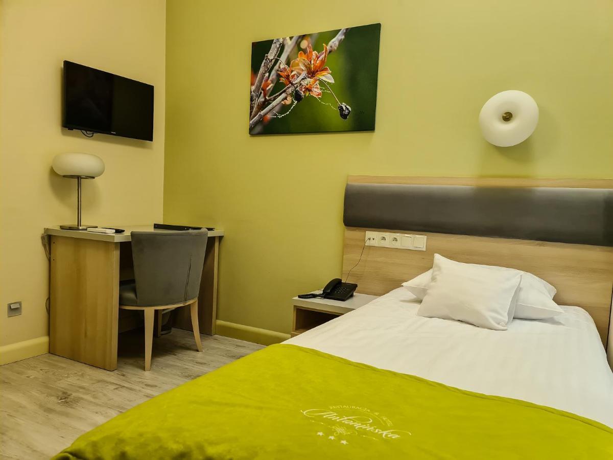 Antonińska Hotel&Apartamenty Leszno  Bagian luar foto