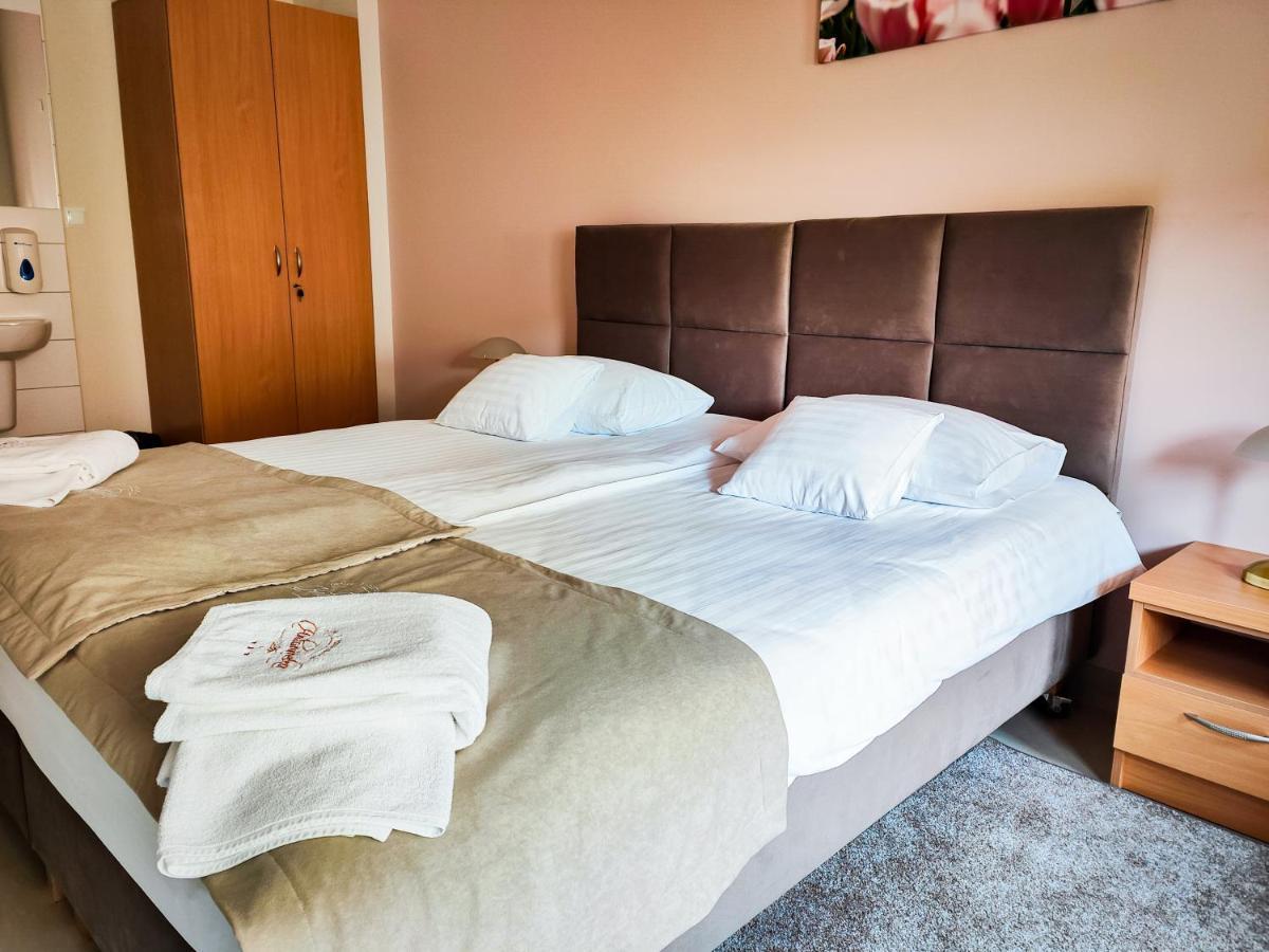 Antonińska Hotel&Apartamenty Leszno  Bagian luar foto