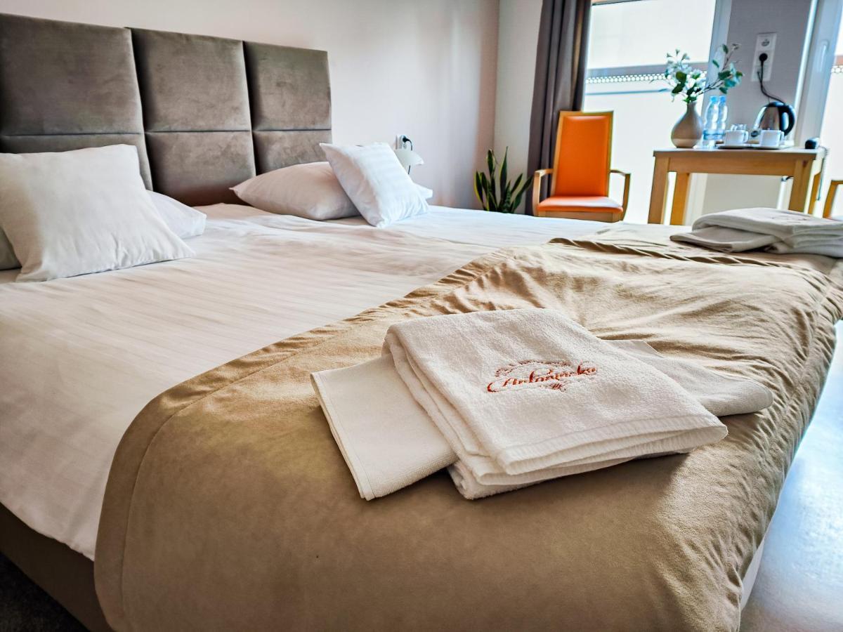 Antonińska Hotel&Apartamenty Leszno  Bagian luar foto