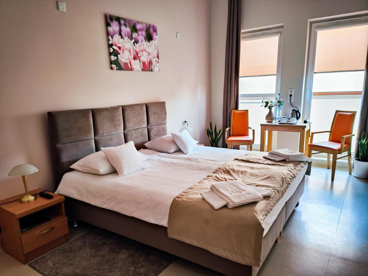 Antonińska Hotel&Apartamenty Leszno  Bagian luar foto