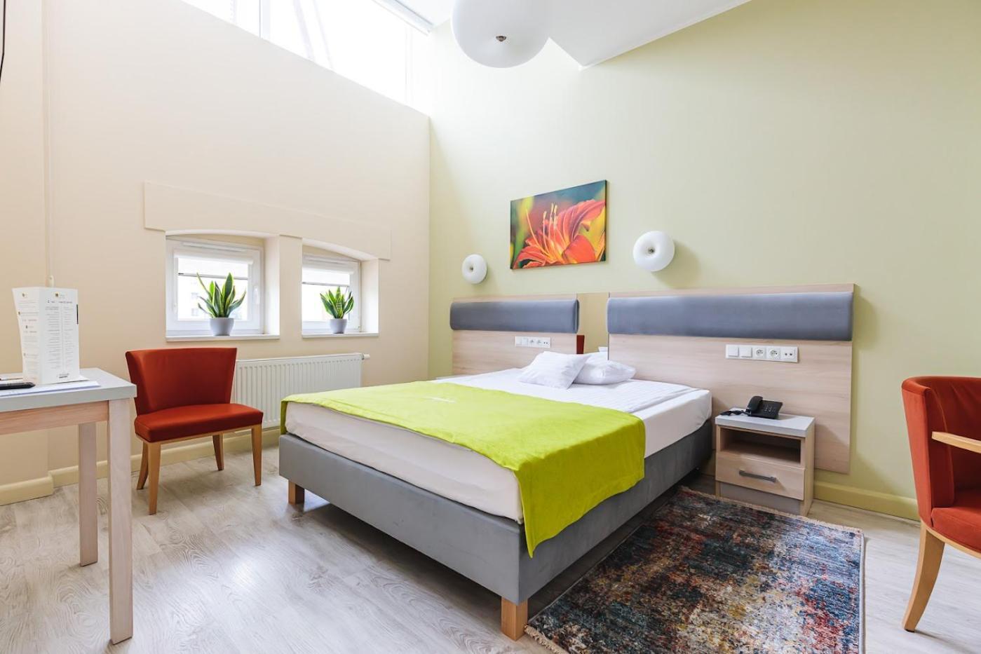Antonińska Hotel&Apartamenty Leszno  Bagian luar foto