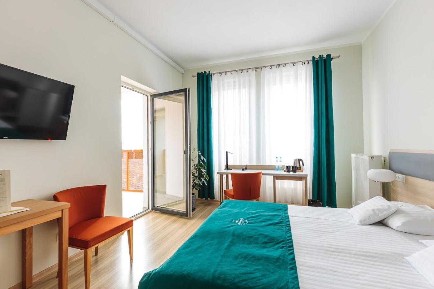 Antonińska Hotel&Apartamenty Leszno  Bagian luar foto