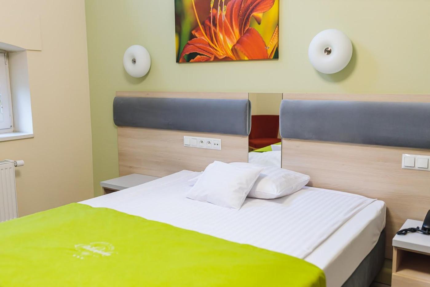 Antonińska Hotel&Apartamenty Leszno  Bagian luar foto