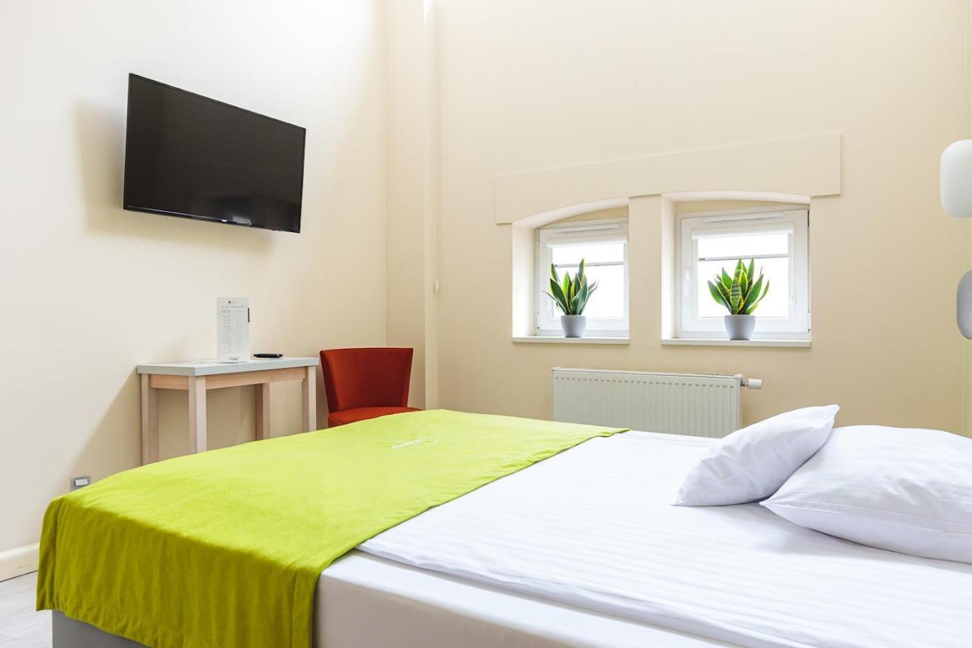 Antonińska Hotel&Apartamenty Leszno  Bagian luar foto