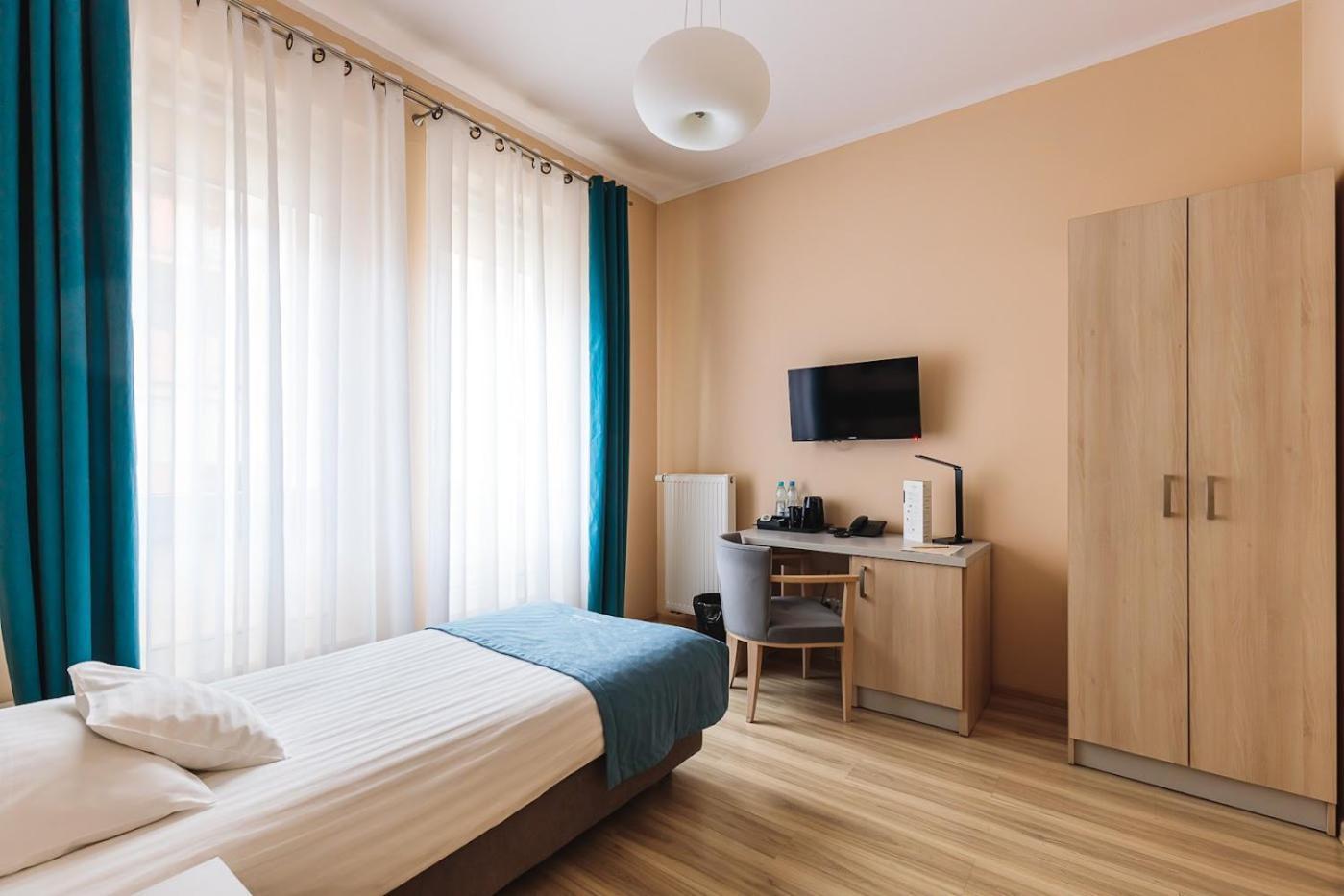 Antonińska Hotel&Apartamenty Leszno  Bagian luar foto