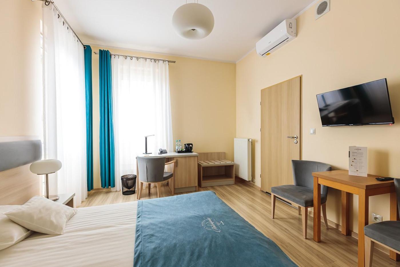 Antonińska Hotel&Apartamenty Leszno  Bagian luar foto