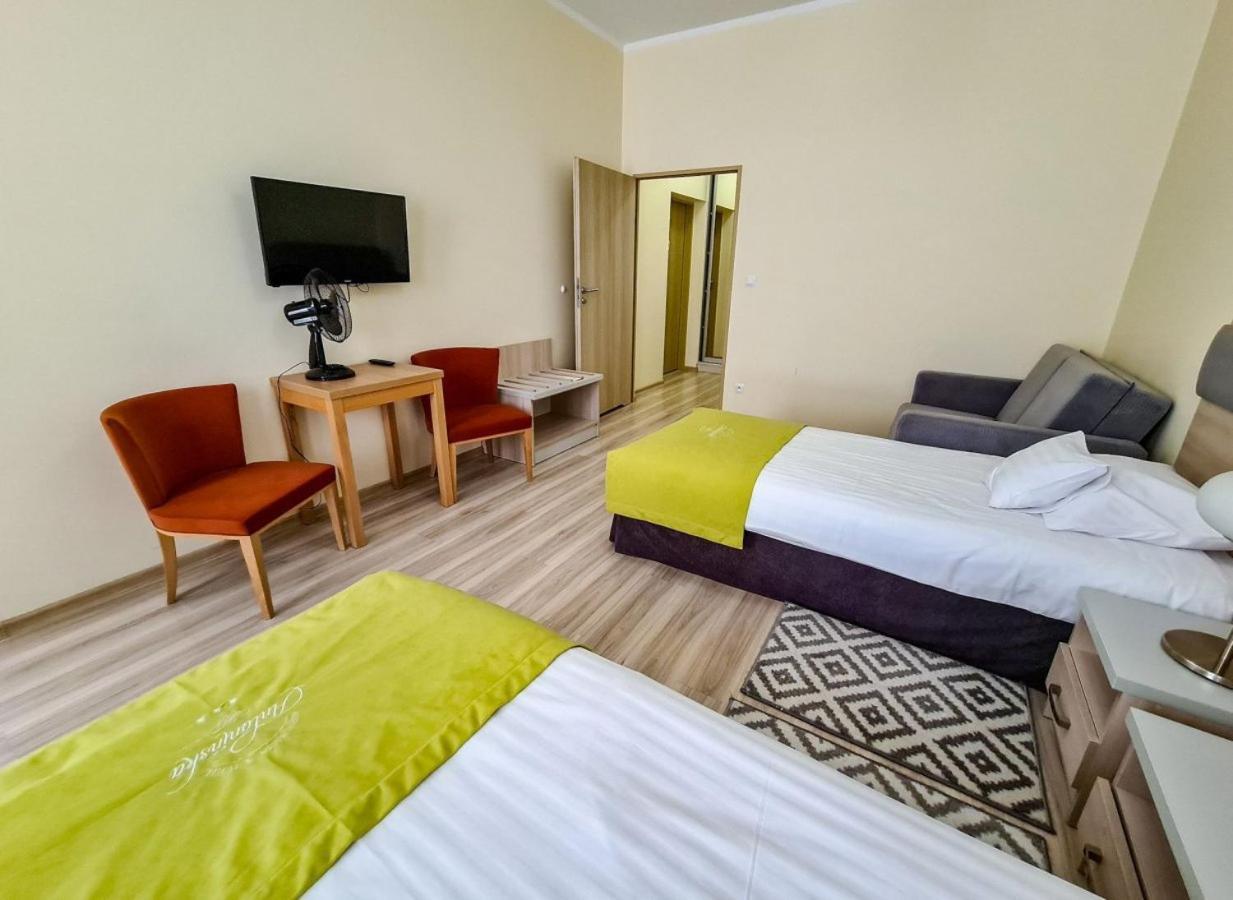 Antonińska Hotel&Apartamenty Leszno  Bagian luar foto